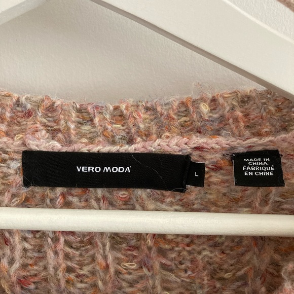 Cute Sweater - Picture 2 of 4